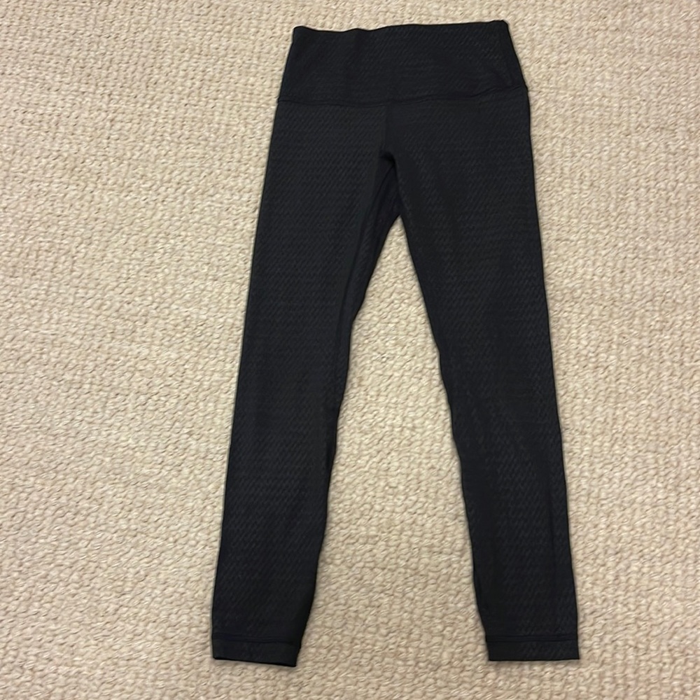 Lululemon Align 25” size 6 Black Diverge Emboss